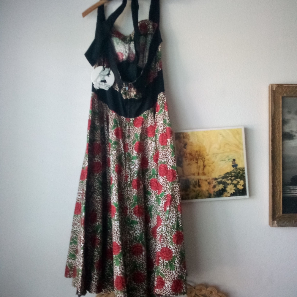 Rockabilly Roses Dress - Picture 5 of 5